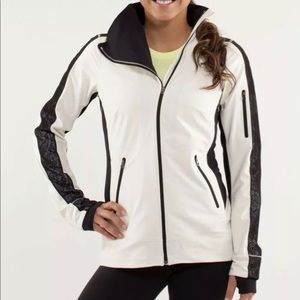LULULEMON RUN DRAFT DODGER Jacket Sz 6 Cream Lace